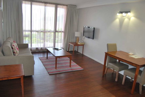 Cairns Plaza Hotel - Tourism Canberra 9