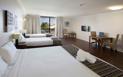Cairns Plaza Hotel - Tourism Canberra 10