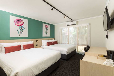 NIghtcap At Balaclava Hotel - Tourism Canberra 4