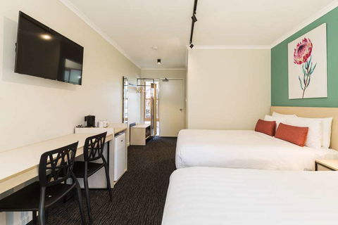 NIghtcap At Balaclava Hotel - Tourism Canberra 6