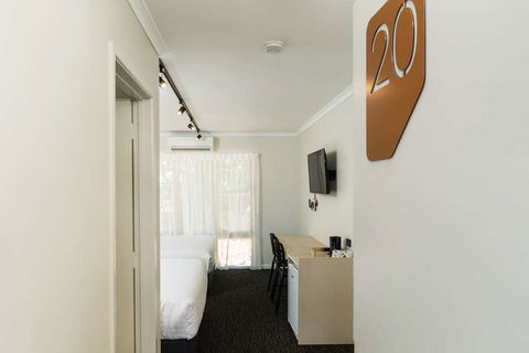 NIghtcap At Balaclava Hotel - Tourism Canberra 16