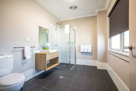 Nightcap at Ocean Beach Hotel - Tourism Canberra 2