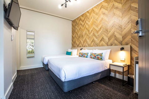 Nightcap At Sylvania Hotel - Tourism Canberra 1