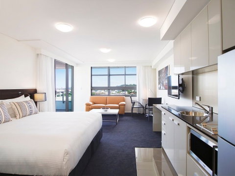 Oaks Grand Gladstone - Tourism Canberra 1