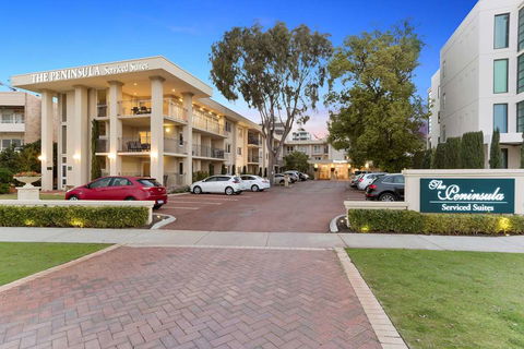 The Peninsula Riverside Apartments - Tourism Canberra 0