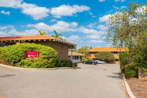 Nightcap at Wanneroo Tavern - Tourism Canberra 0