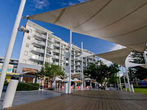 Oaks Waterfront Resort - Tourism Canberra 0