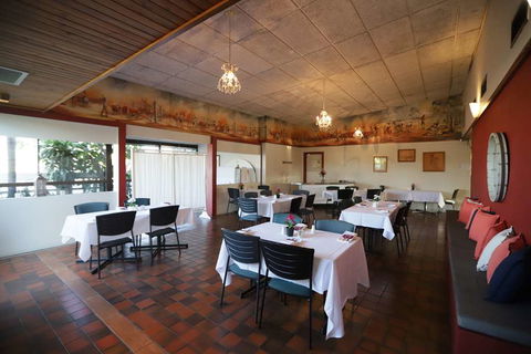Emerald Central Hotel - Tourism Canberra 2