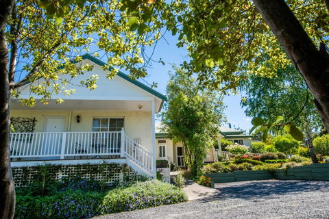 Yarra Gables Motel - Tourism Canberra 1