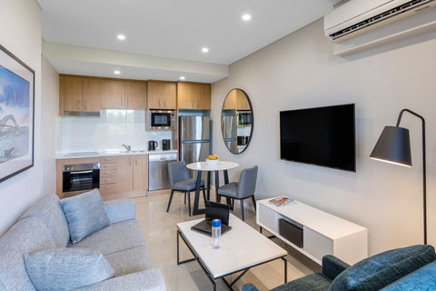 Meriton Suites Waterloo - Tourism Canberra 1