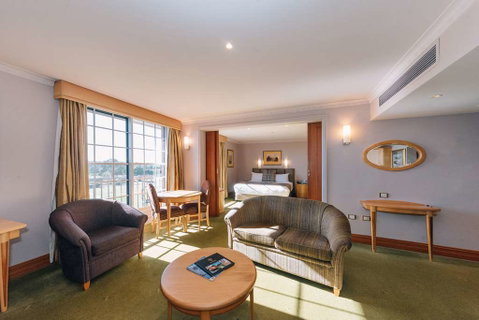 Country Club Tasmania - Tourism Canberra 9