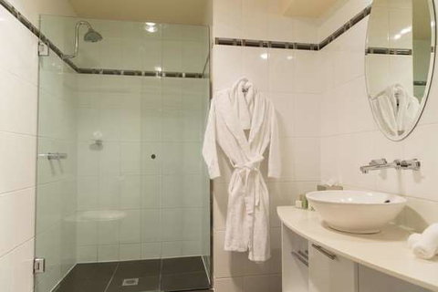 Peppers Seaport Hotel - Tourism Canberra 3