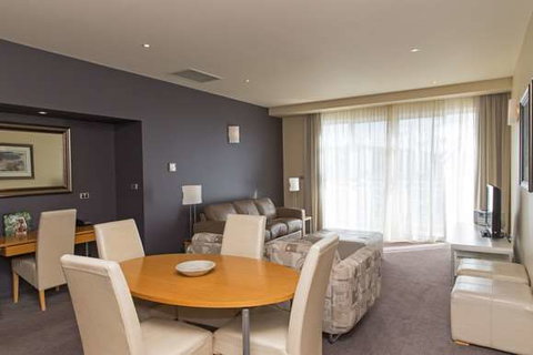 Peppers Seaport Hotel - Tourism Canberra 4