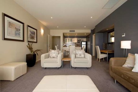 Peppers Seaport Hotel - Tourism Canberra 6