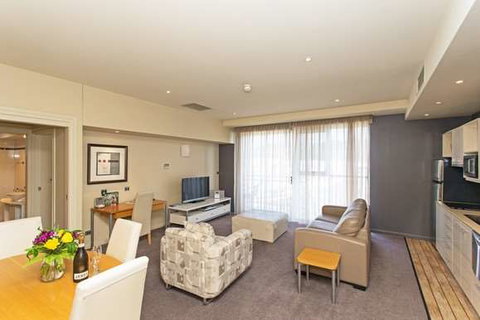 Peppers Seaport Hotel - Tourism Canberra 8