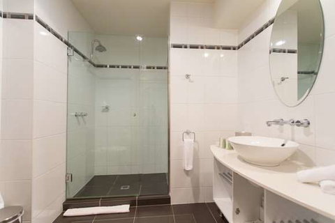 Peppers Seaport Hotel - Tourism Canberra 9