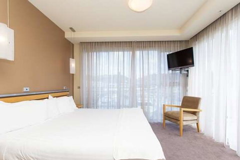 Peppers Seaport Hotel - Tourism Canberra 11