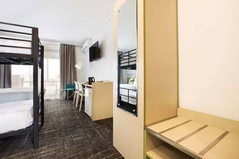 Nightcap at Sandringham Hotel - Tourism Canberra 4