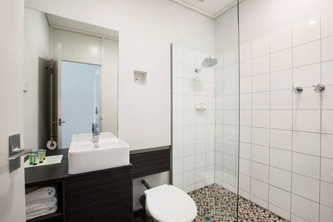 Nightcap at Sandringham Hotel - Tourism Canberra 6