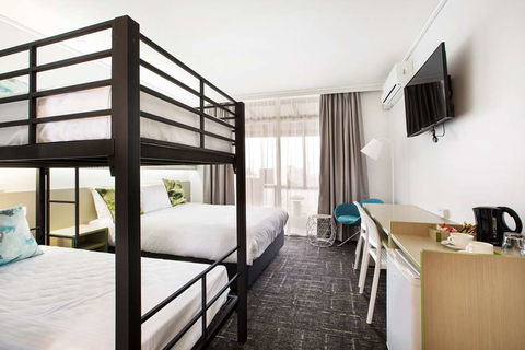 Nightcap at Sandringham Hotel - Tourism Canberra 9