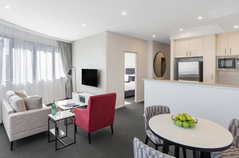 Meriton Suites Kent Street - Tourism Canberra 1