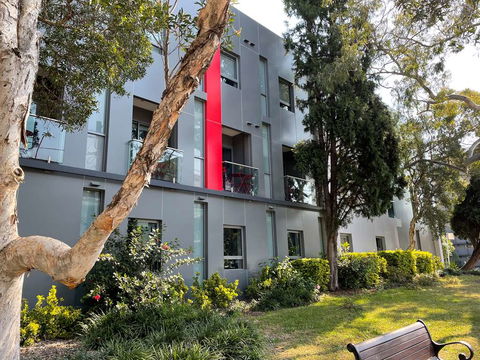 Best Western Plus Camperdown Suites - Tourism Canberra 0