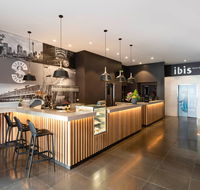 Hotel Ibis World Square - Tourism Canberra