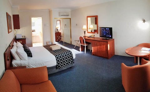 Amber Court Motor Inn - Tourism Canberra 1