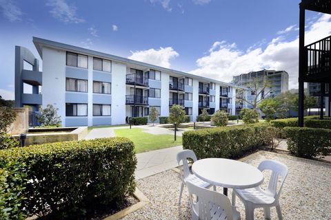 Assured Waterside Apartments - Tourism Canberra 0