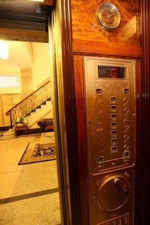 ULTIQA Rothbury Hotel - Tourism Canberra 1