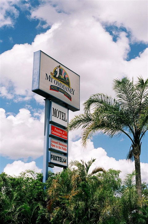 Mount Ommaney Hotel Apartments - Tourism Canberra 0