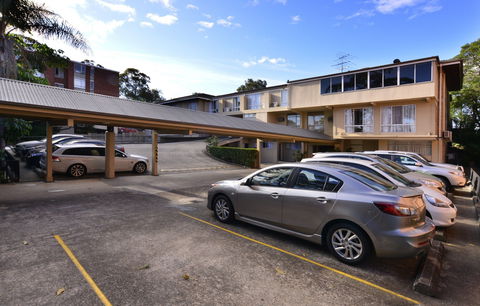 Twin Towers Inn - Tourism Canberra 1