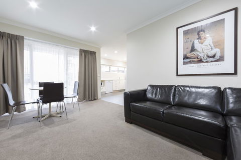 Forrest Hotel & Apartments - Tourism Canberra 39