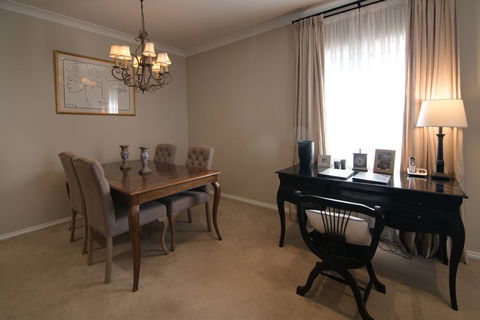 De Russie Boutique Hotel - Tourism Canberra 6