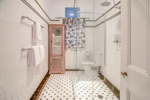 De Russie Boutique Hotel - Tourism Canberra 3