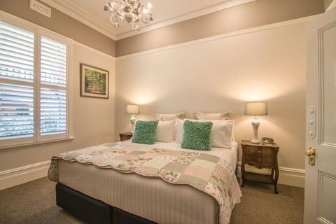 De Russie Boutique Hotel - Tourism Canberra 4