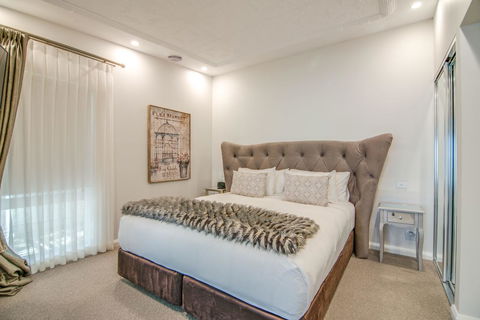 De Russie Boutique Hotel - Tourism Canberra 8