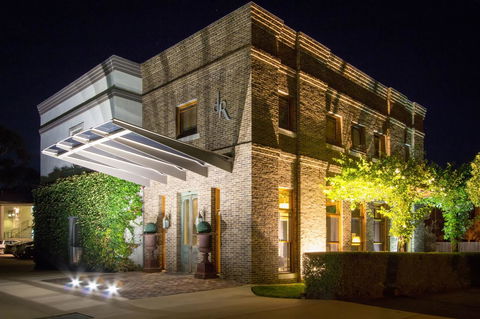 De Russie Boutique Hotel - Tourism Canberra 0