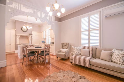 De Russie Boutique Hotel - Tourism Canberra 32