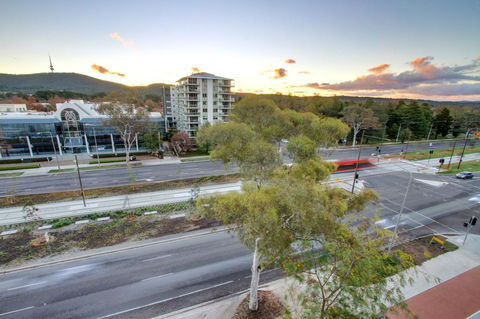 IQ Smart Apartments 704 Braddon ACT - Tourism Canberra 6