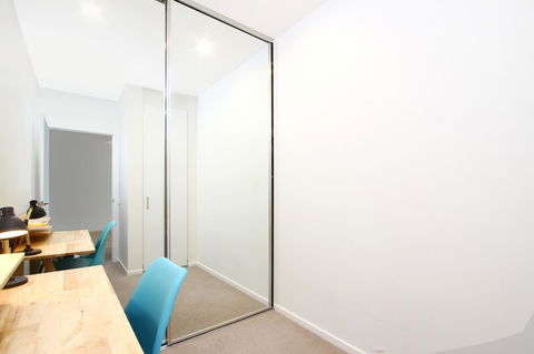 IQ Smart Apartments 704 Braddon ACT - Tourism Canberra 1