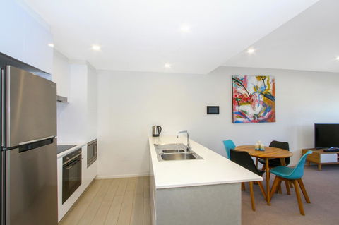 IQ Smart Apartments 704 Braddon ACT - Tourism Canberra 4