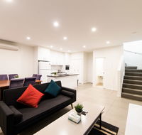 3BR Townhouse Double Garage walk to Lake Ginninderra - Tourism Canberra