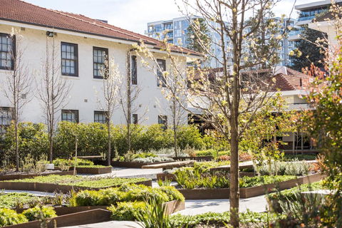 Peppers Gallery Hotel - Tourism Canberra 31