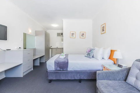 Hi 5 Glenelg Studio Apartment - Tourism Canberra 2