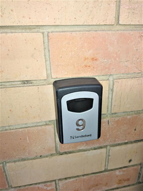 Hi 5 Glenelg Studio Apartment - Tourism Canberra 13