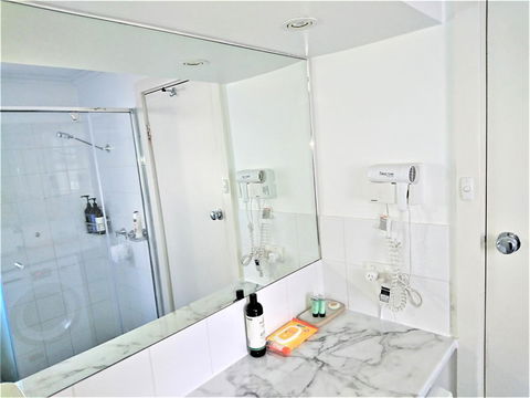 Hi 5 Glenelg Studio Apartment - Tourism Canberra 6