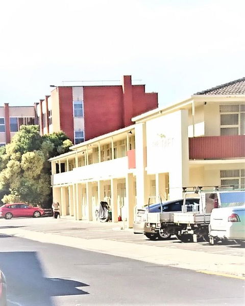 Hi 5 Glenelg Studio Apartment - Tourism Canberra 17