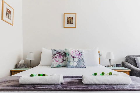 Hi 5 Glenelg Studio Apartment - Tourism Canberra 1