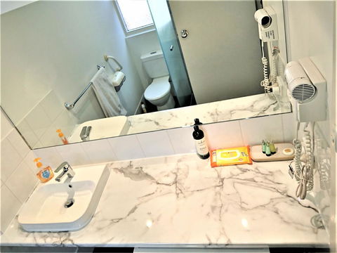 Hi 5 Glenelg Studio Apartment - Tourism Canberra 5